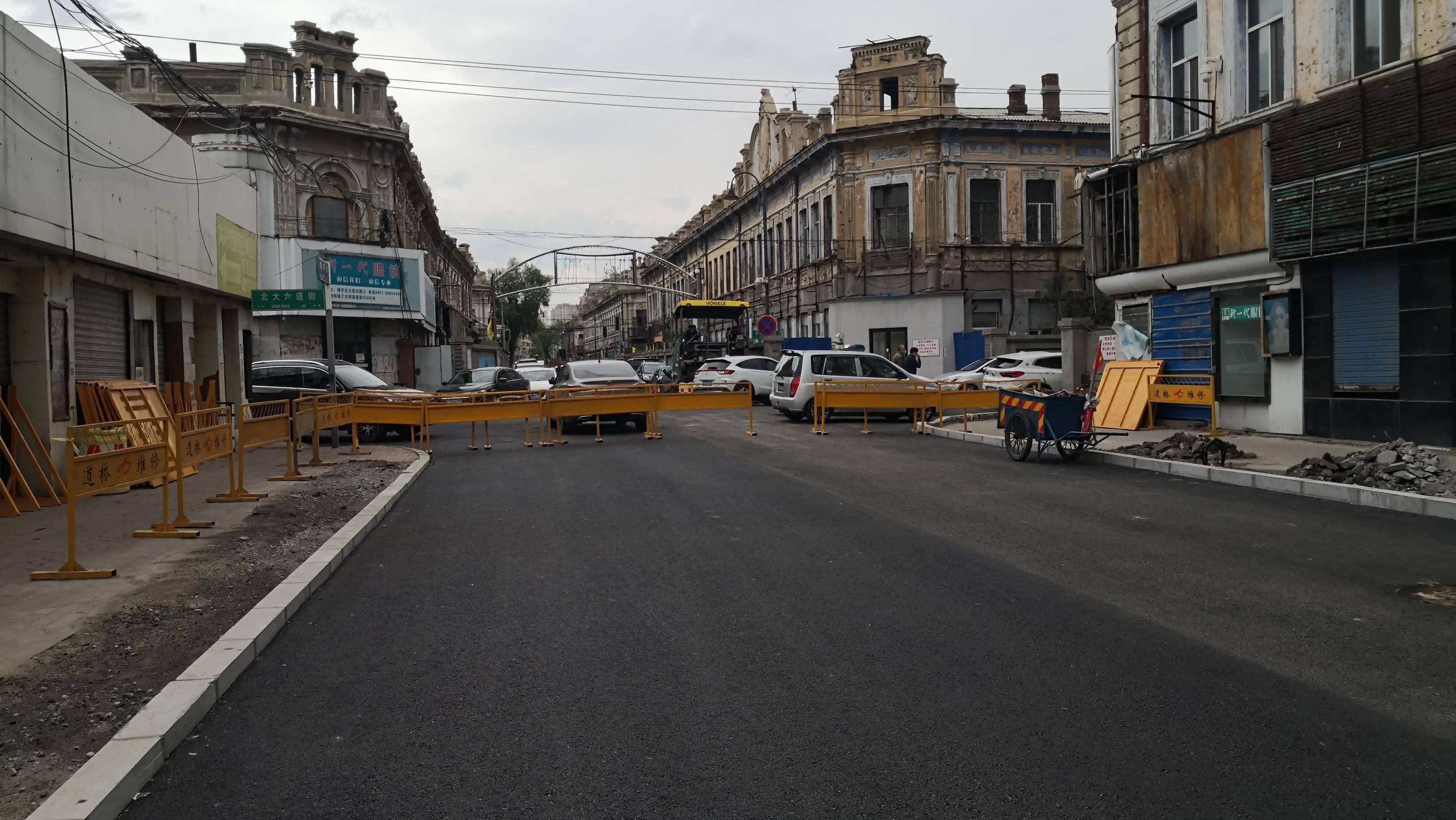 靖宇街上地铁施工转入地下,道路进行恢复,网友:百年老楼啥时修