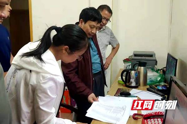 洞口县纪委监委驻县科工局纪检监察组开展防汛值班督查