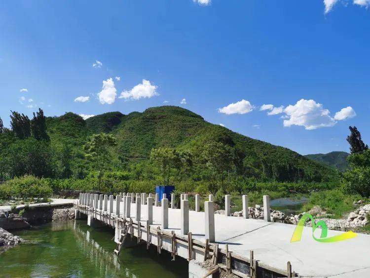 我为群众办实事保定市满城区小山村里两座桥02自西向东顺民心