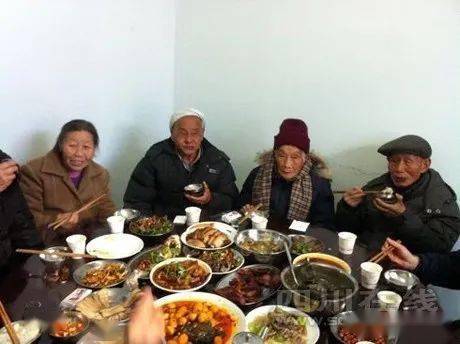 三十人聚餐照片真实照片 0c4f88a5150a43c2a0aaf269d07cecf4.jpeg