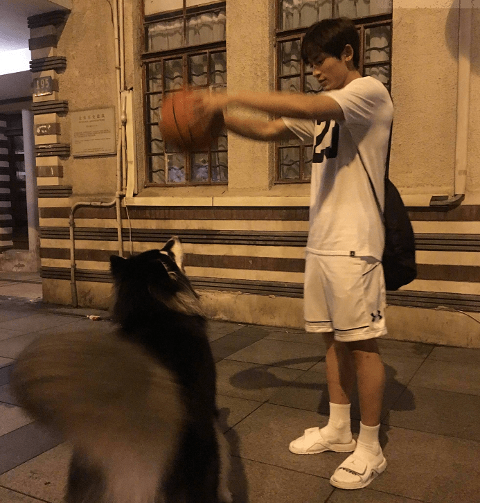 体育生都爱拖鞋白袜如此土爆的搭配为何这么受欢迎