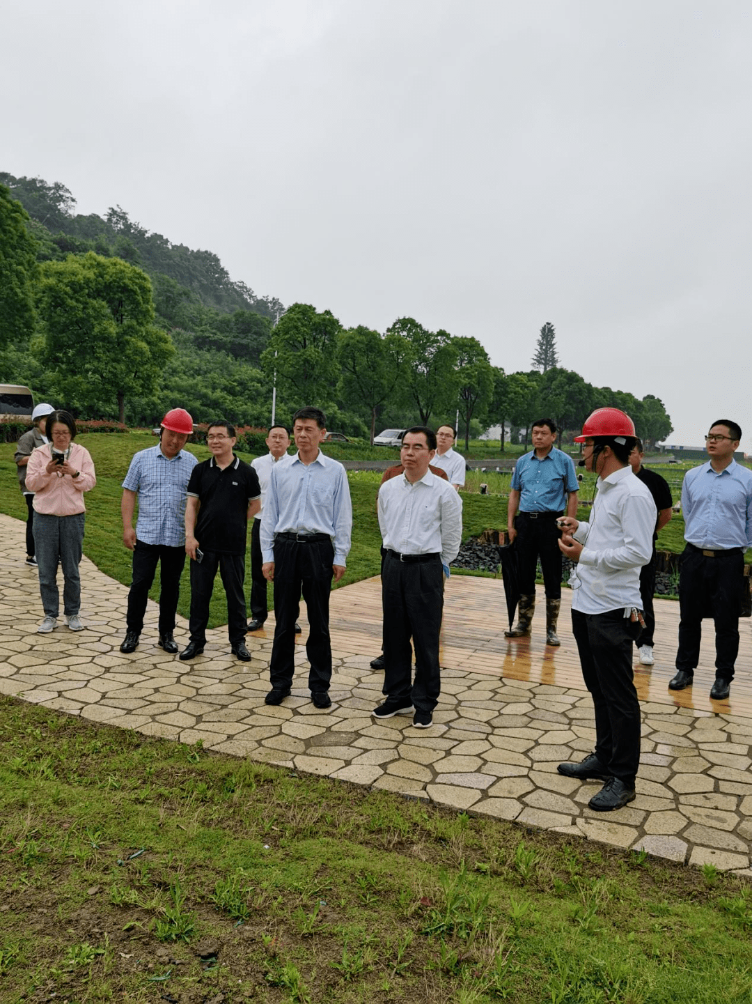 调研组一行详细察看了无锡市,常州市和苏州市太湖治理情况,无锡,常州