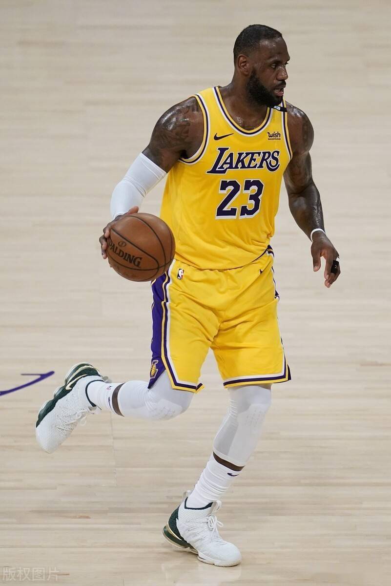 詹姆斯告别本赛季|詹姆斯加盟湖人一个失败的赛季，越痛越让人清醒