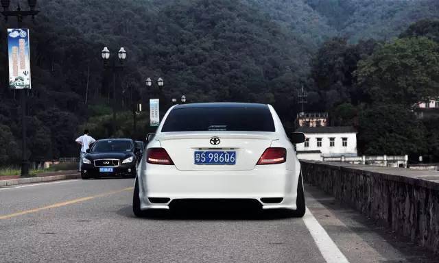 东莞经典白色锐志改装案例