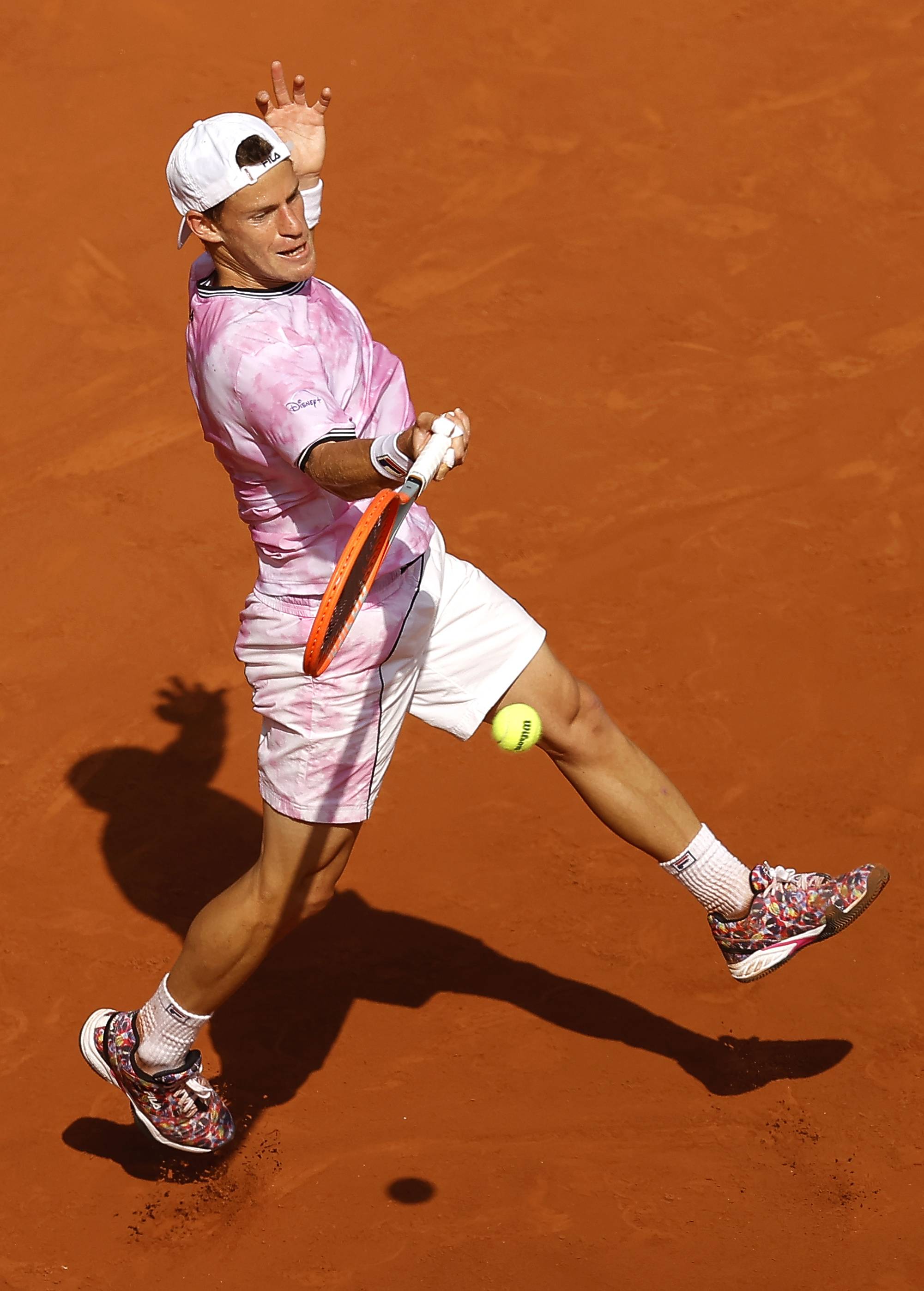 6月9日,西班牙选手纳达尔庆祝胜利.