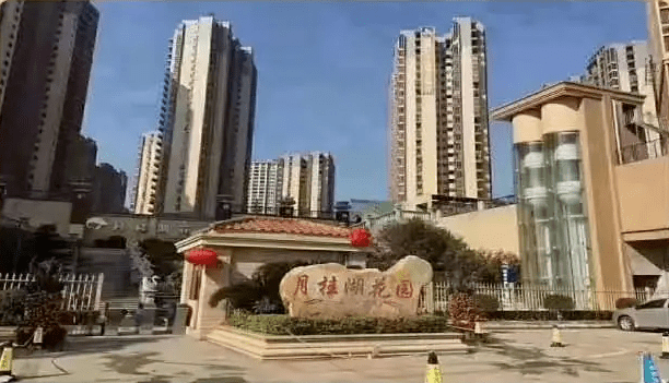 位于英德市环秀路月桂湖花园内月桂湖游泳池/使用详情以购买链接为准