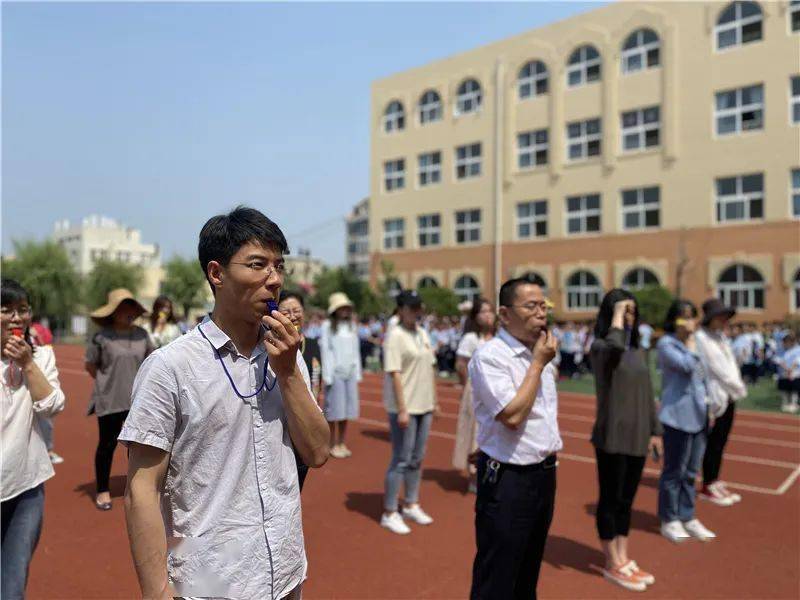 安全教育青岛永宁路小学防暴防恐演练共建平安校园