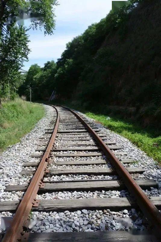 沿着铁路看铜川