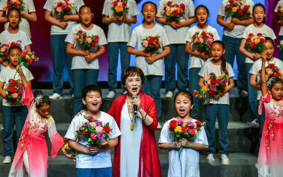 史上经典朗诵 777be24e1e0b4ef58f29c0fc4937e94c.jpeg