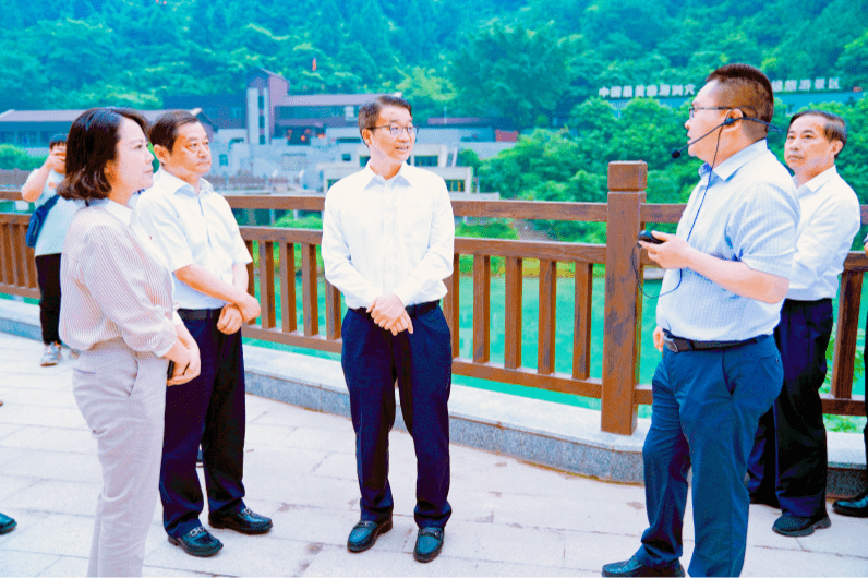 县委书记,县总河长徐世国,市水利局副局长任丽娟,卢峰参加相关活动