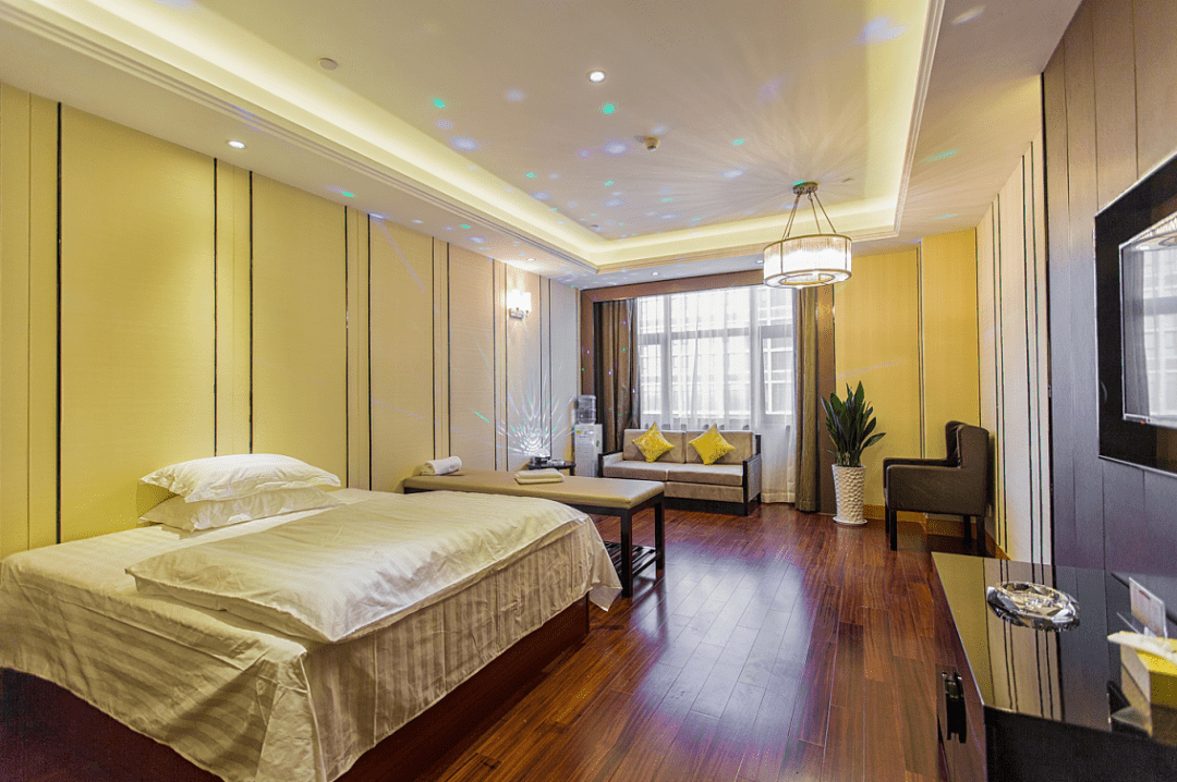 推荐地:星辰国际酒店,双星国际酒店,金天国际酒店,运河金陵大饭店情调