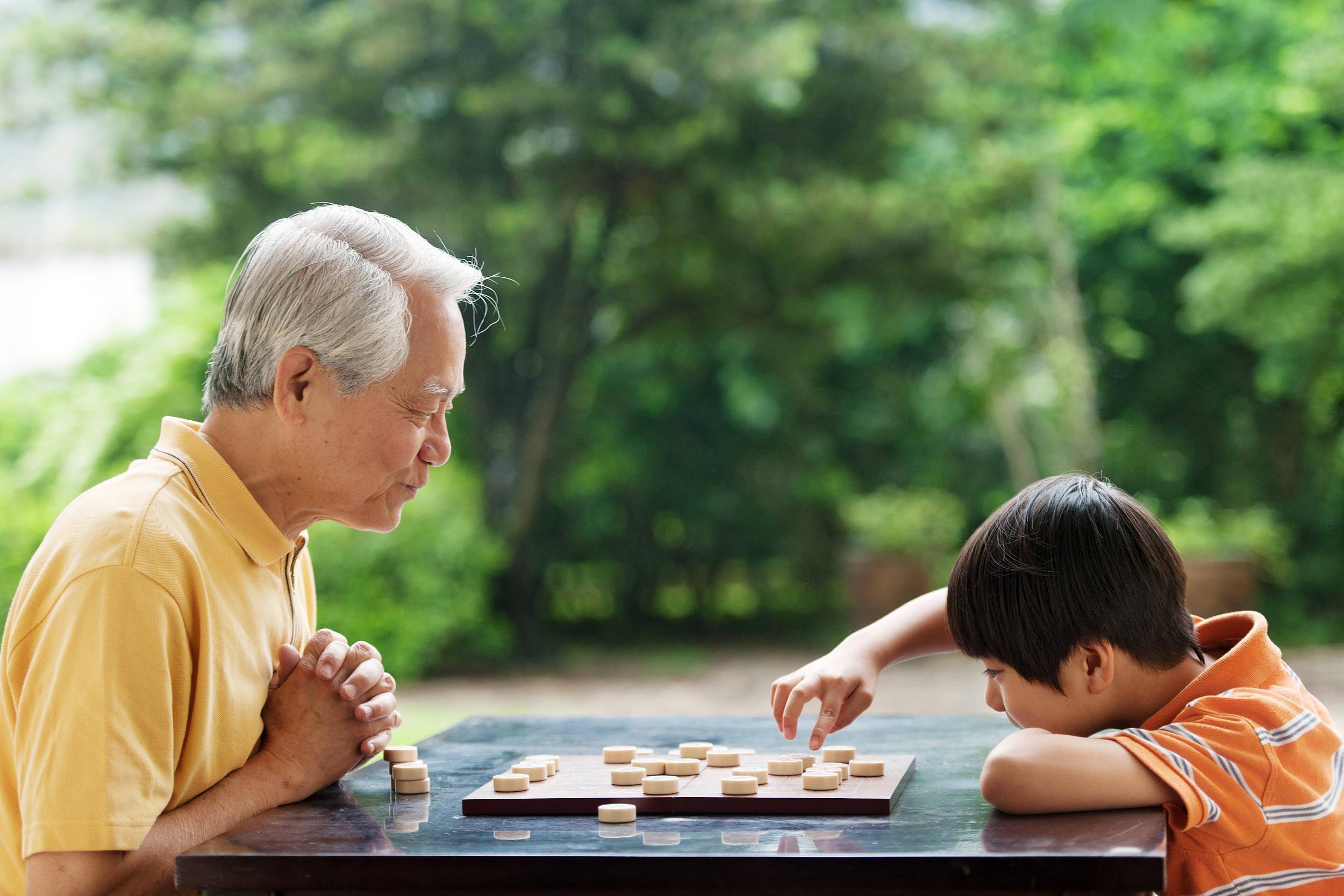 热闹图片下棋图片