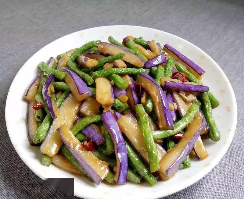 如何炒豆角茄子简单又好吃 199d6255f2394a279514d27d3c29d4c8.jpeg