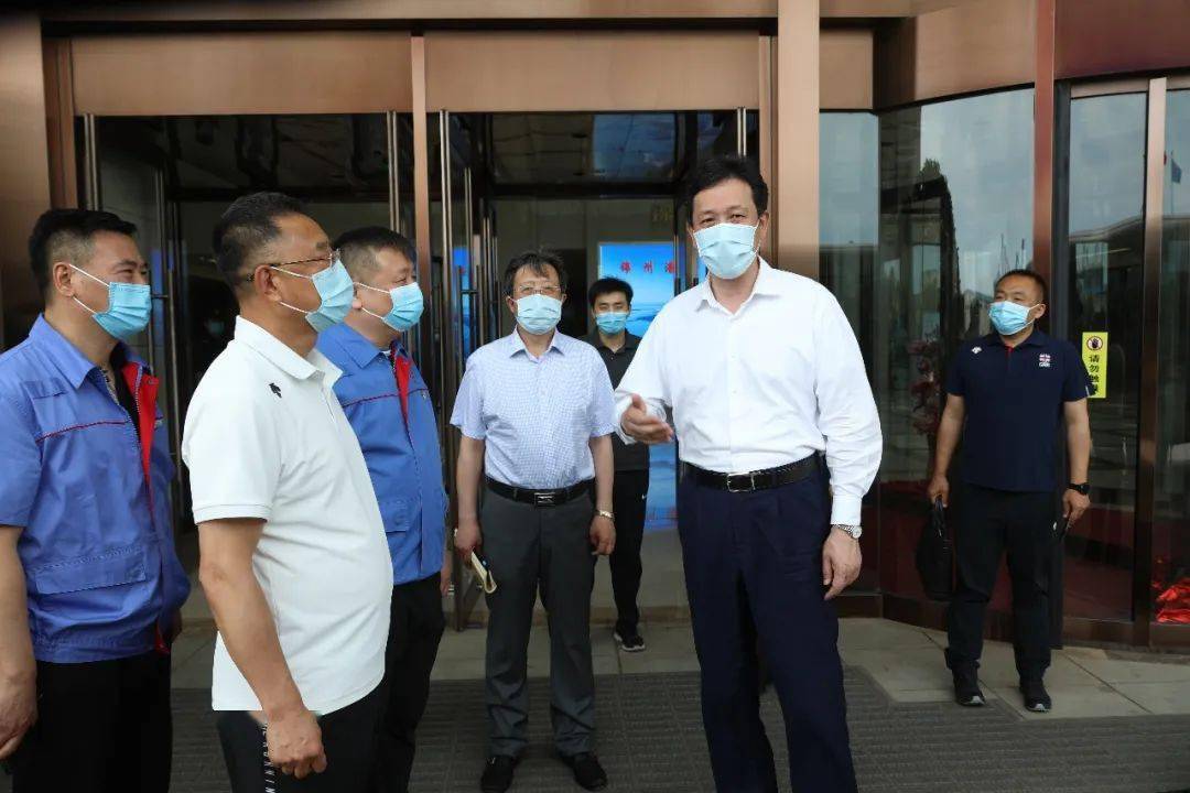 靳国卫到锦州港调研疫情防控工作
