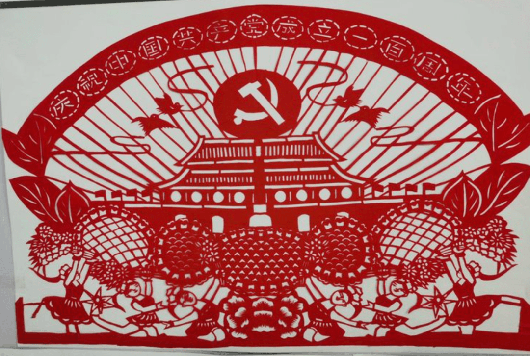献礼建党百周年"的剪纸活动,一幅幅栩栩如生的剪纸作品,让革命先烈不