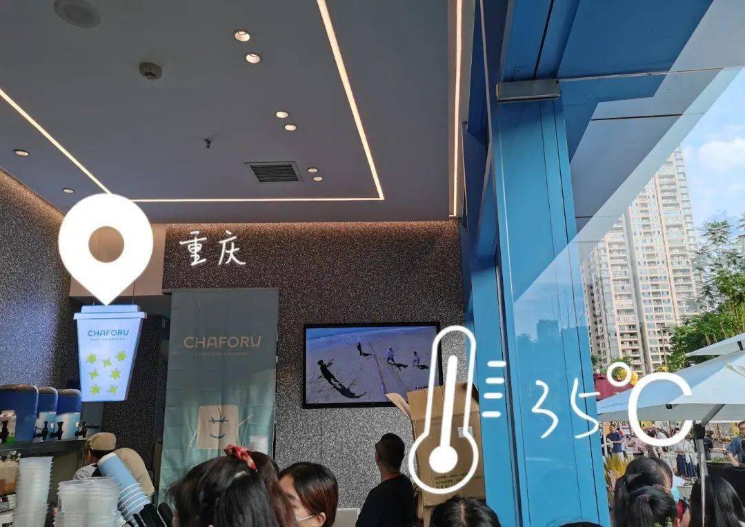 王俊凯家奶茶店开业堪比演唱会现场,凯爸被挤