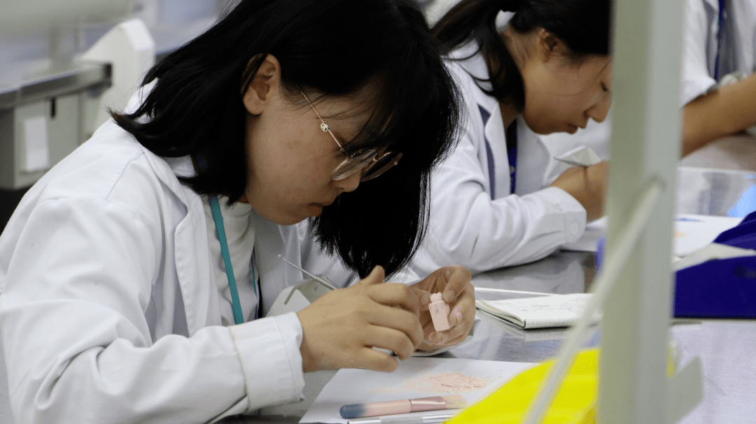 考试合格可获得口腔修复体制作中级工证书