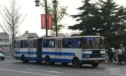 旧公交车 4285adf893304a7cbcd3a0b6b1c93930.jpeg