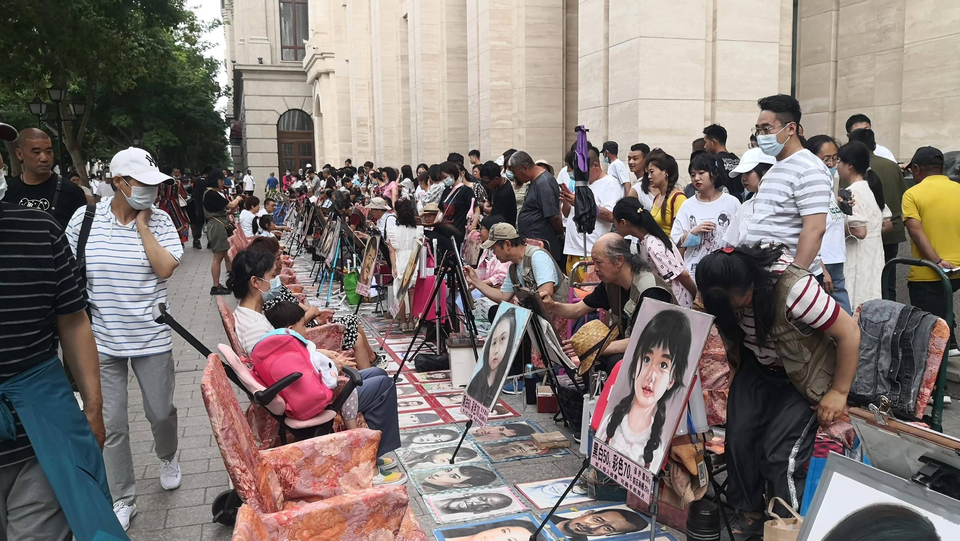 中央大街上画一幅人像70元