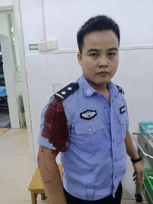 海南一醉驾司机袭警,致民警受伤缝了11针.