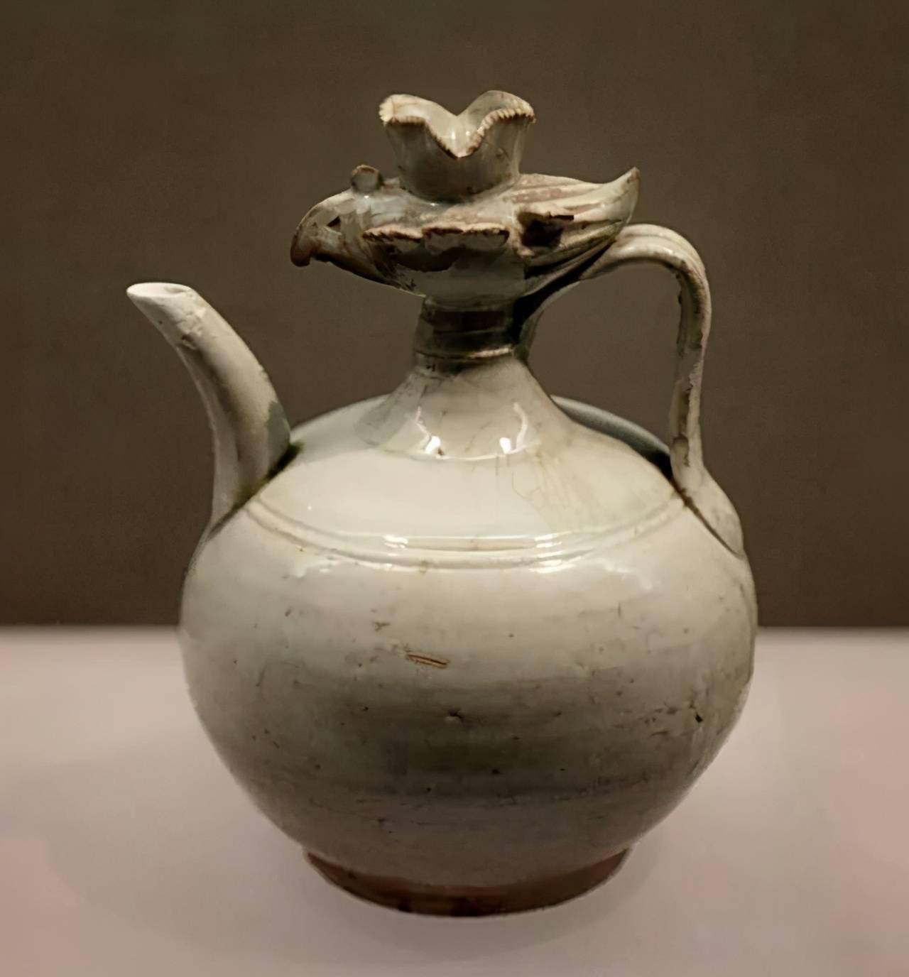 宋瓷繁昌窑仙人吹笙执壶安徽唯一瓷器国宝南唐李煜的宣州官窑