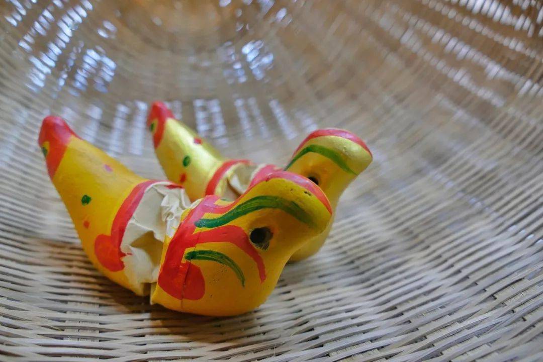 镇濠泥鸡成品(图由冯永勇提供)/镇濠泥鸡文化中心/门票:免费参观