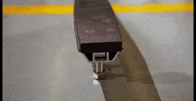 什么是受电弓碳滑板地铁科普揭秘列车受电弓碳滑板更换