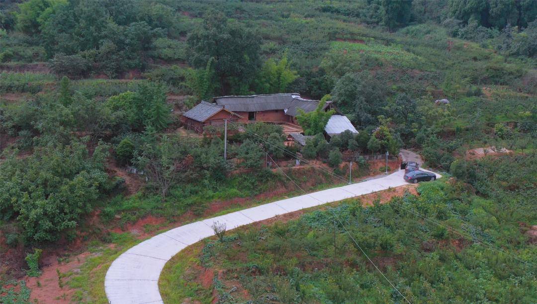 四川简阳乡乡连打通乡村小路外来企业投资大幅增加