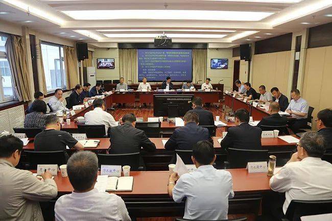 会议,厅党组书记,厅长朱建海主持会议,厅领导吴天临,陈继军,贾文平
