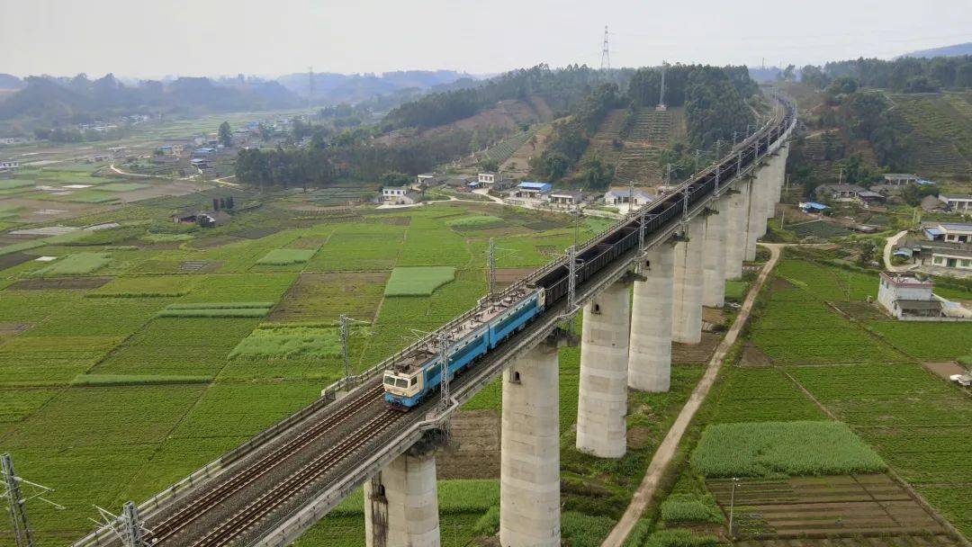 4月10日 集團公司管內渝懷線 興隆場至秀山間的普通貨物列車 最高運行