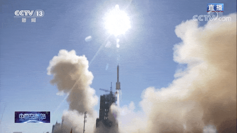 搭载长征2f运载火箭神舟十二号载人飞船在酒泉卫星发射中心2021年6月