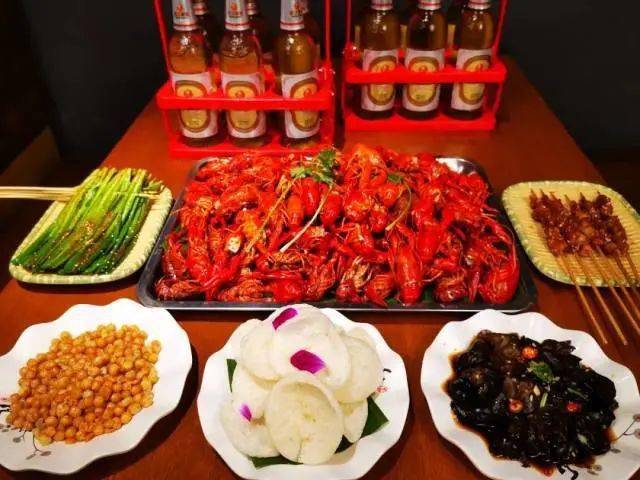 广西大学·黑猫1998丨5斤小龙虾配一打啤酒加烧烤!欧洲杯逛嗨!