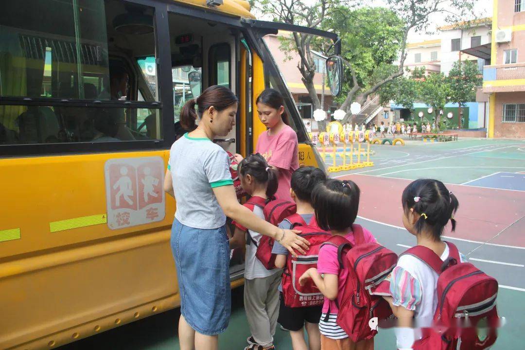 安全童行有備無患上金甌幼兒園校車防暴消防應急疏散演練