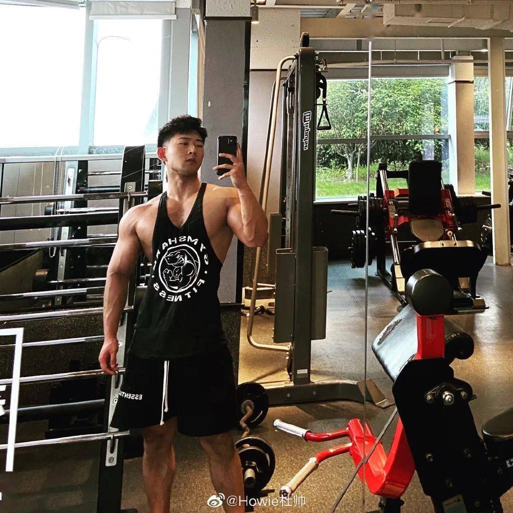 正太脸金刚身杭州小哥因胸毛走红这个肌肉什么水平