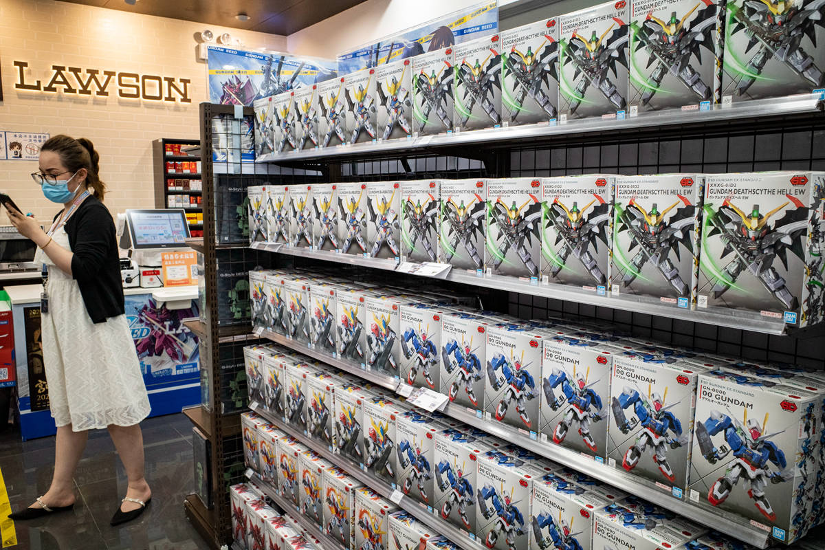 北京一便利店变身高达基地众多高达模型引市民围观