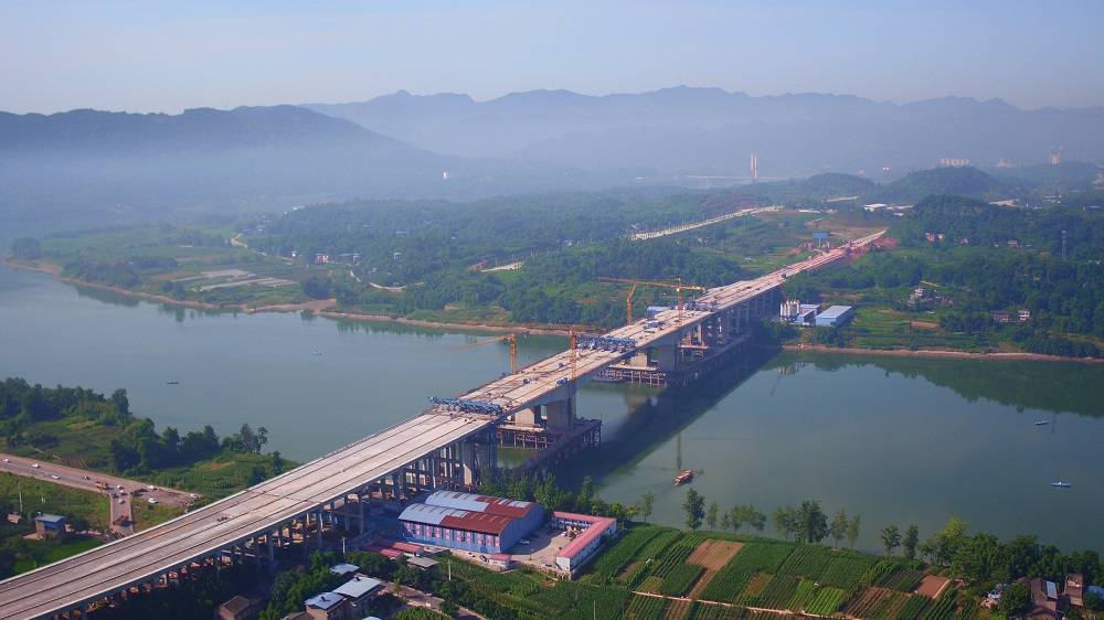 重庆合长高速龙溪嘉陵江特大桥合龙