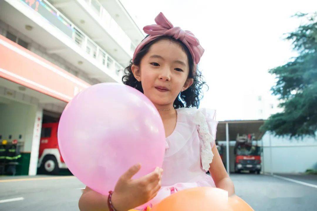 "我想爸爸陪我过生日……"_张思一