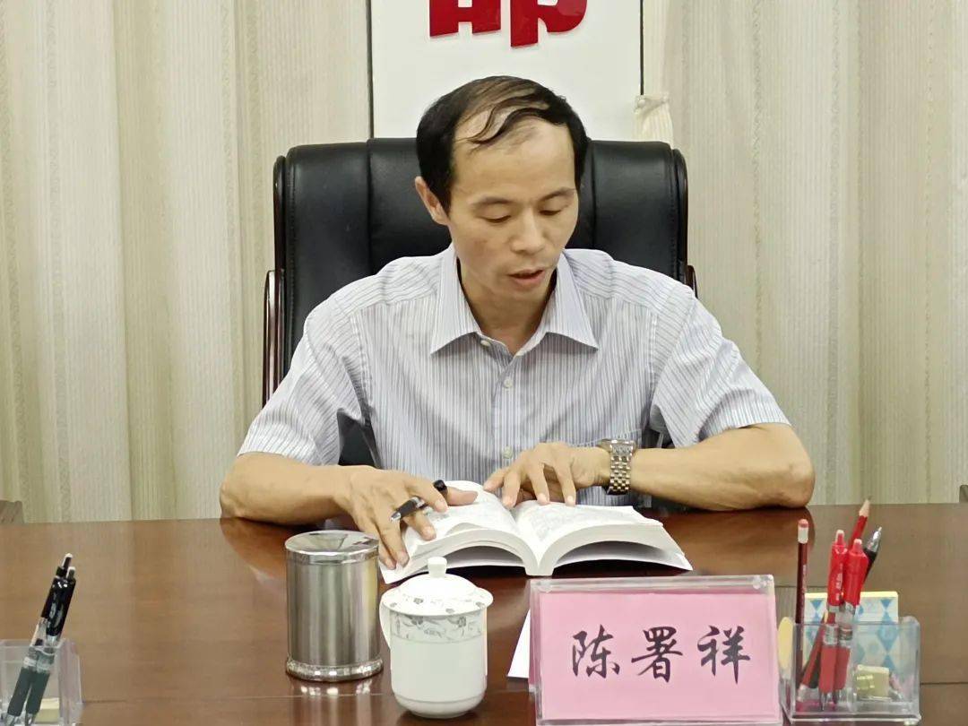 市民政局党组成员宁理龙领学,与会党员谈感悟■会议最后,韦宏书记强调