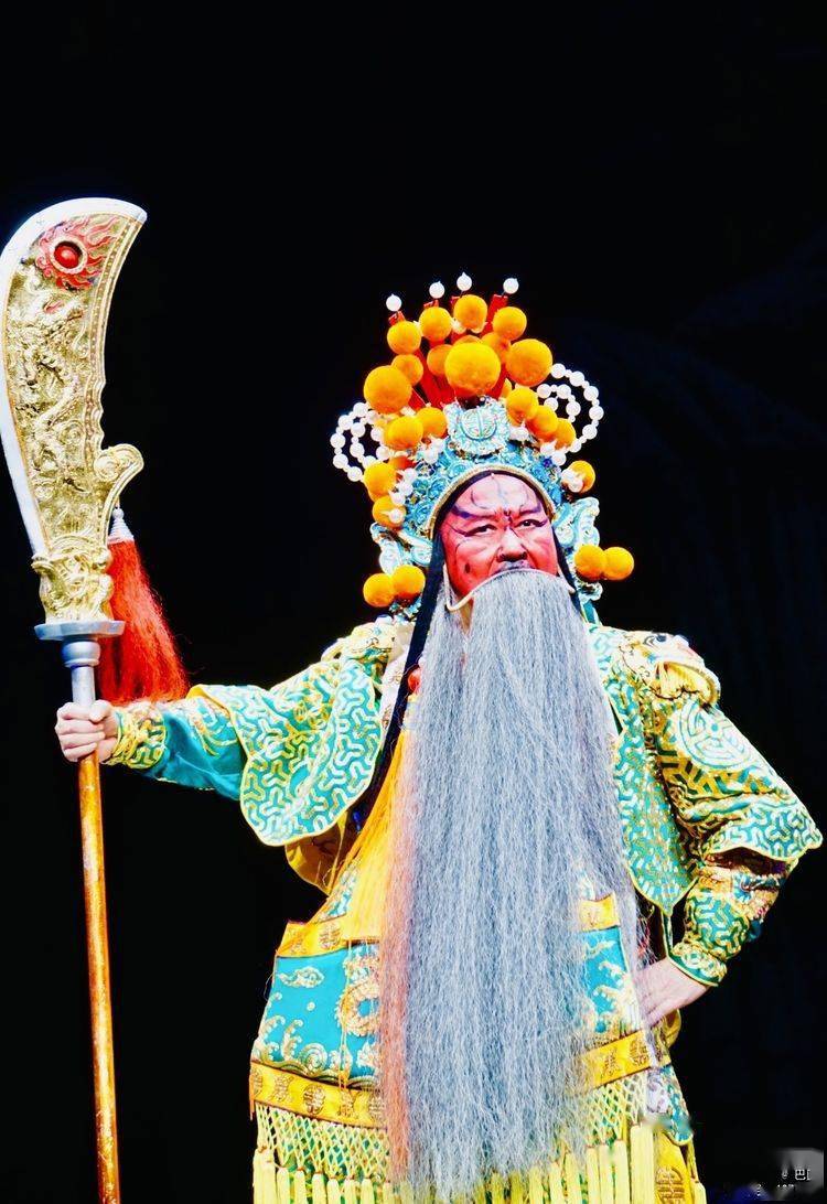 演绎关羽波澜壮阔一生豫剧义薄云天演出掌声一浪高过一浪