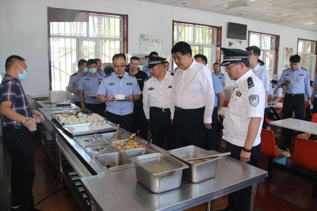 自治区司法厅党委书记,厅长白永平一行到呼和浩特第一监狱,第四监狱