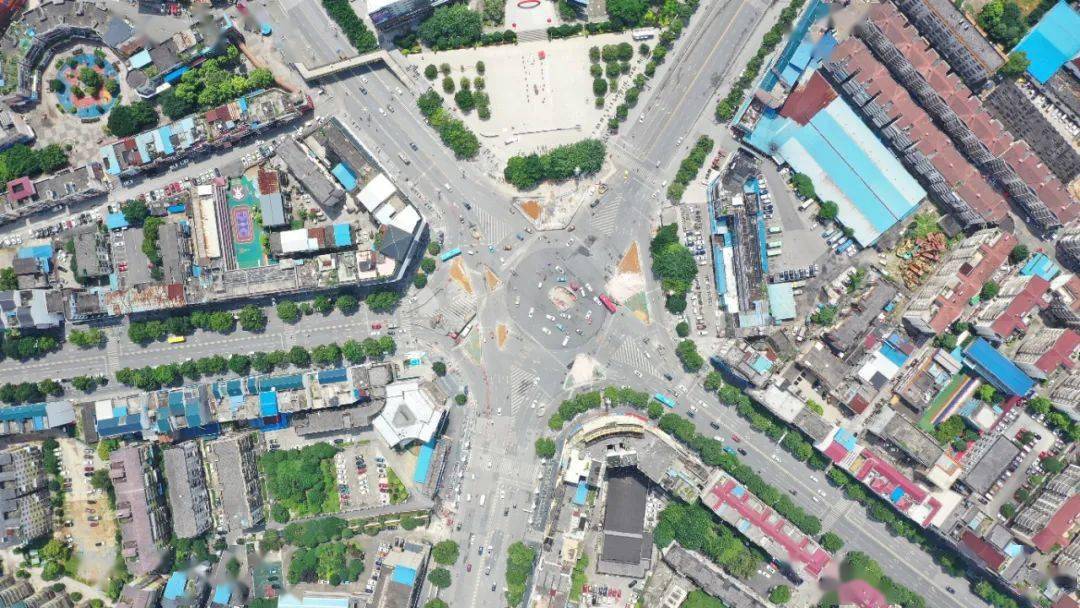 桂林这个五岔路口引发大讨论,有人叫好有人晕_值班