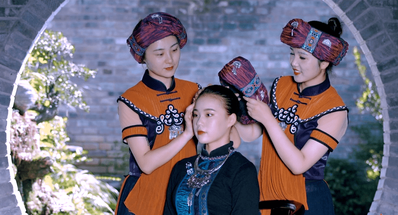 咂酒,是土家族情感交流的重要仪式,凡有客来,热情好客的土家人总会