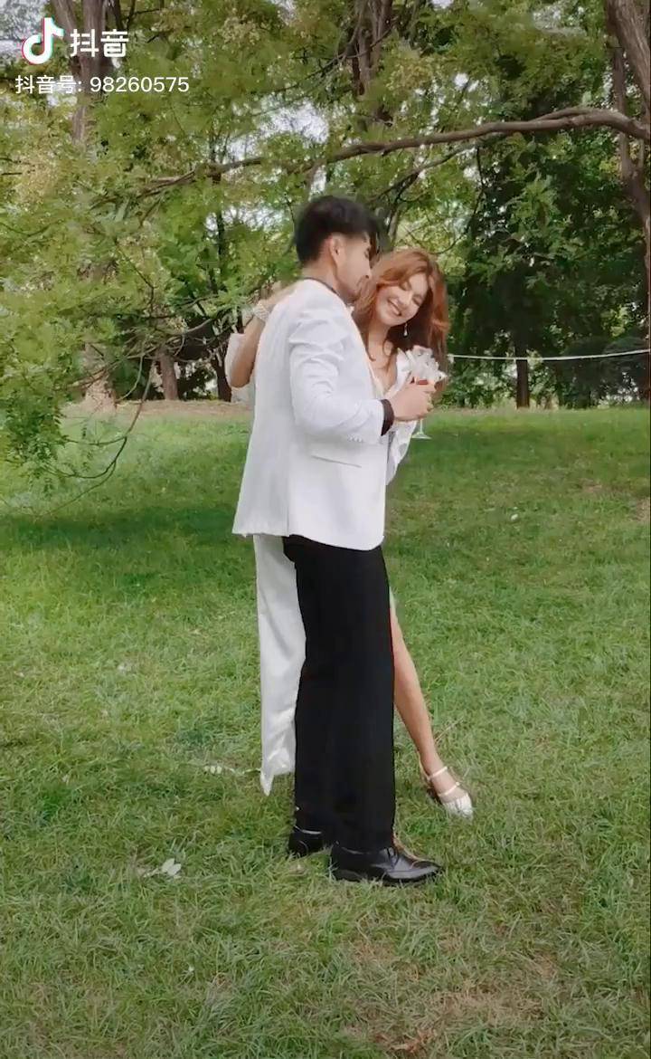 让你们一下班就能看到我莎莎kawsarayy来拍大叔aaben照啦