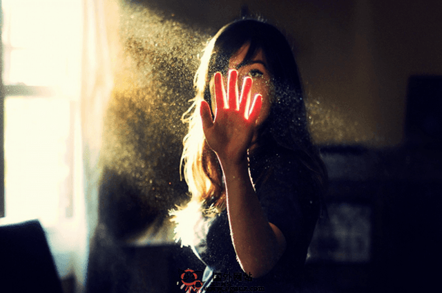 一个女人的强大,从学会沉默开始!(人生哲理)