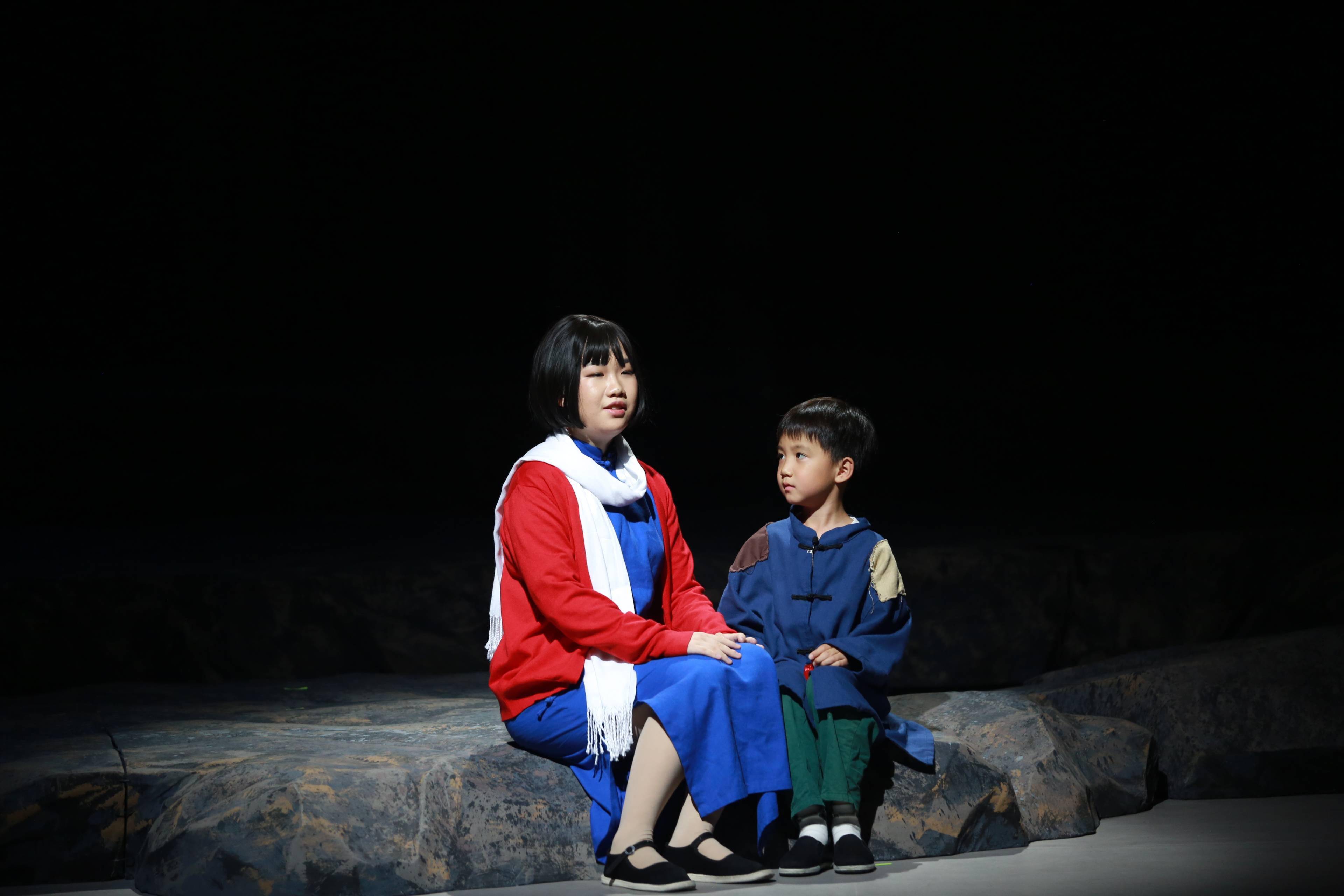 再塑红色经典!北京中学生将《红岩魂》搬上舞台