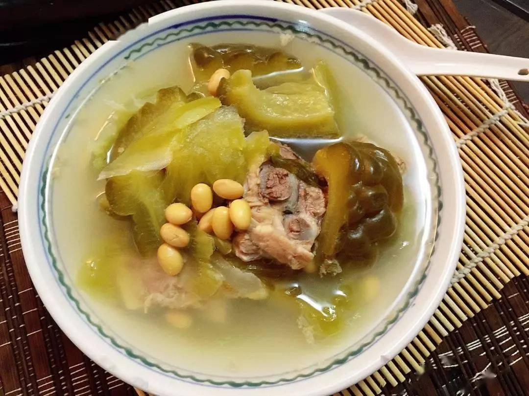 感冒不適:苦瓜黃豆瘦肉湯