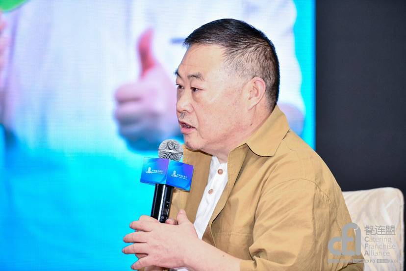 老乡鸡餐饮集团董事长 束从轩