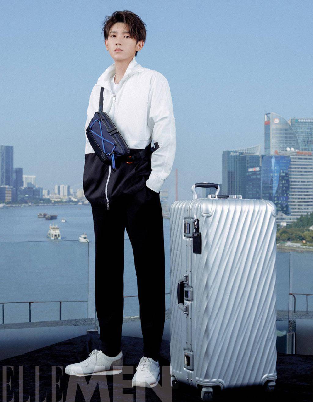 《ellemen》发布王源全新内页大片 穿搭休闲却有扑面而来的商务精英感