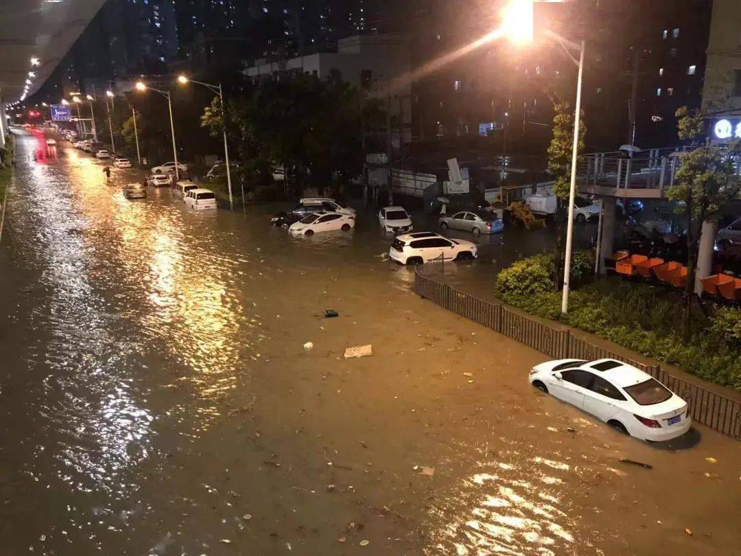 连升三级厦门发布暴雨红色预警启动防御二级应急响应这场雨究竟有多大