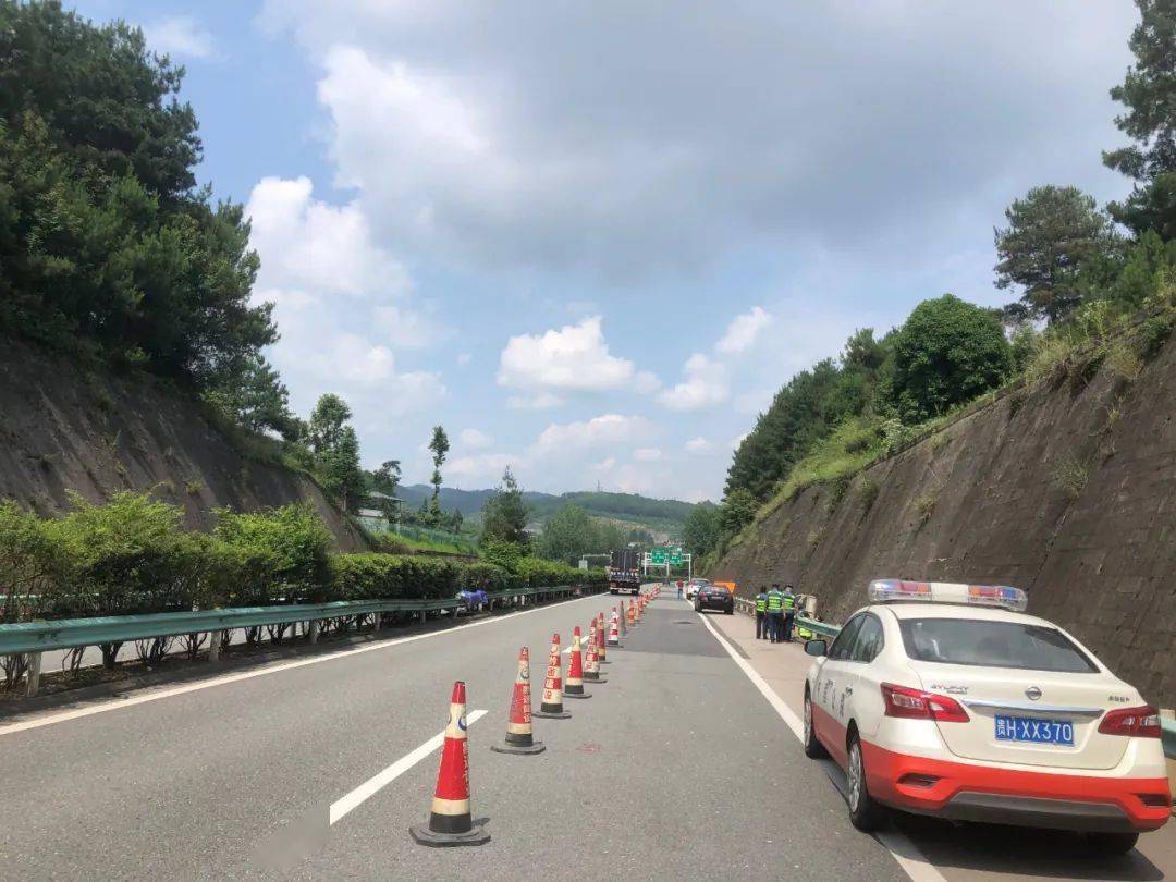 贵州一高速路段封闭,将影响多方向车辆通行